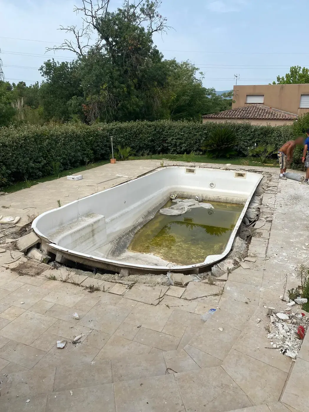 Ancienne piscine coque avant dépose