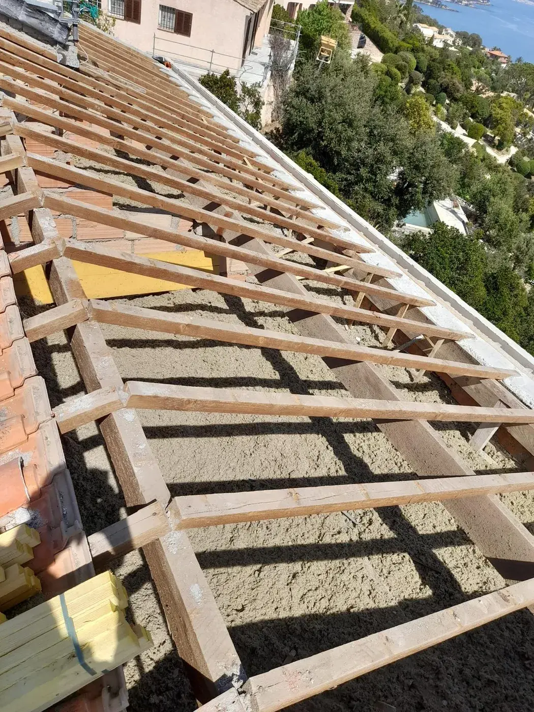 Liteaunage neuf avant écran de sous-toiture