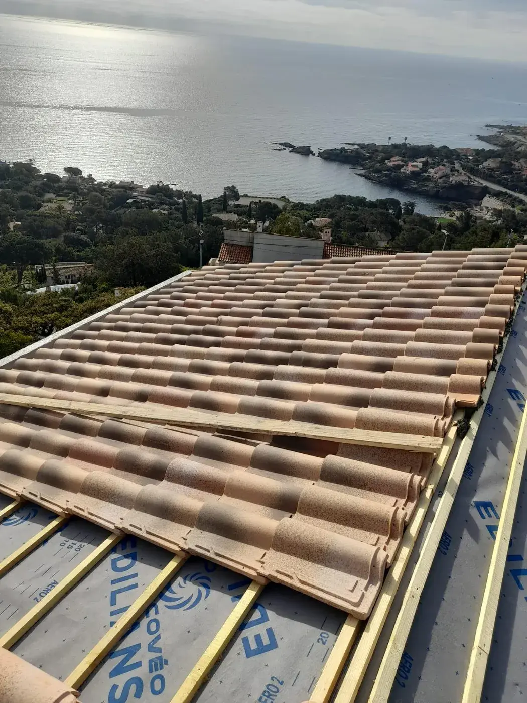 Rampant de toiture liteaunné prêt à recevoir les tuiles