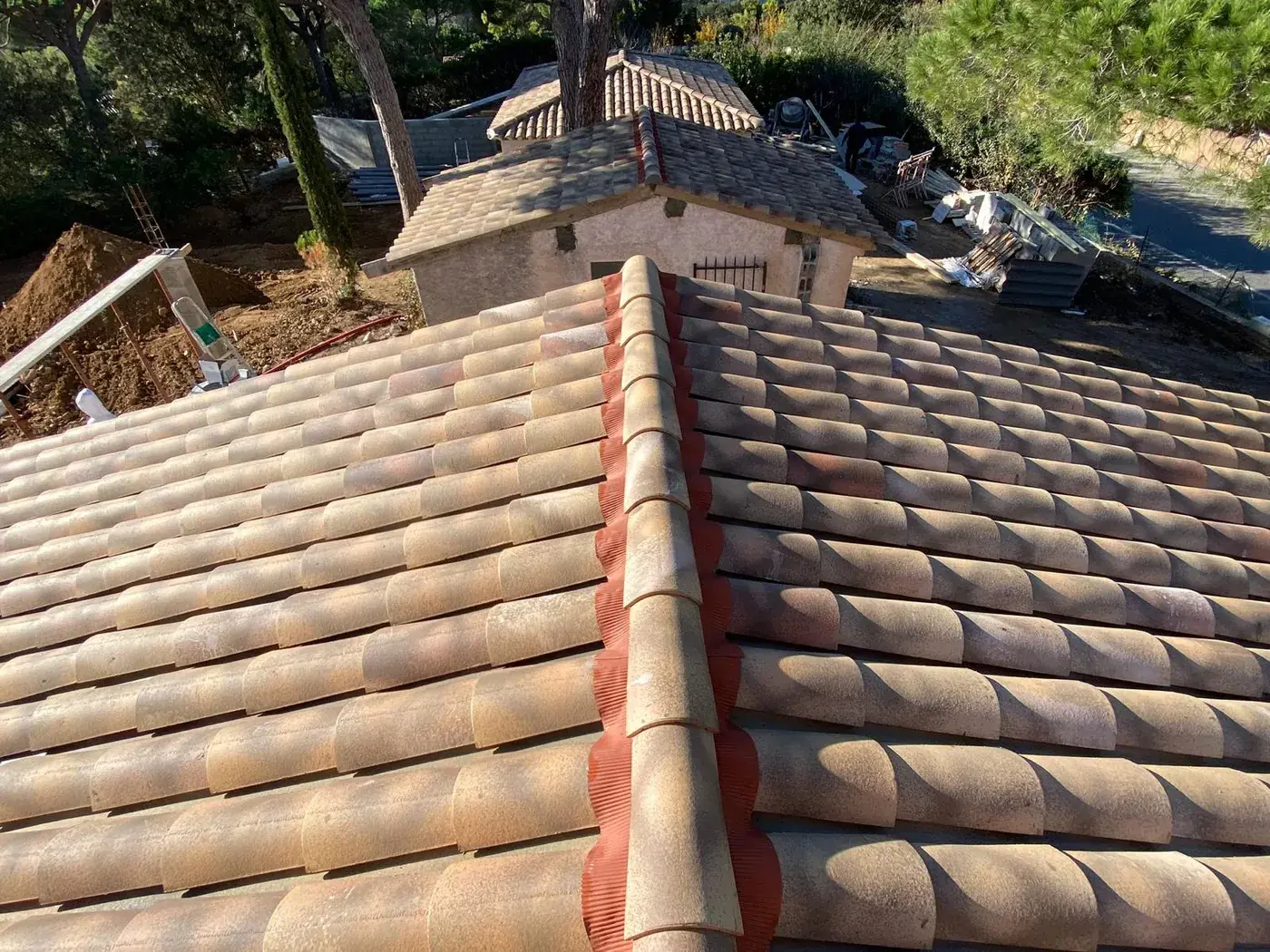 Autre pan de la toiture terminé